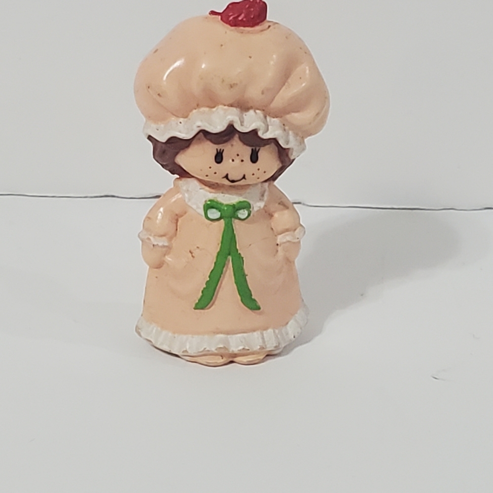Vintage Strawberry Shortcake Miniature PVC Figure - Picture 3 of 3